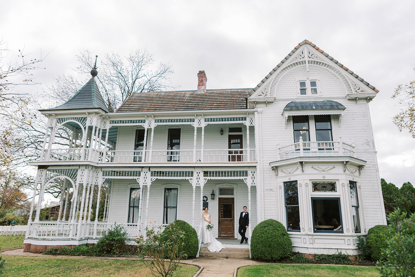Barr Mansion Wedding Photos bride and groom portraits